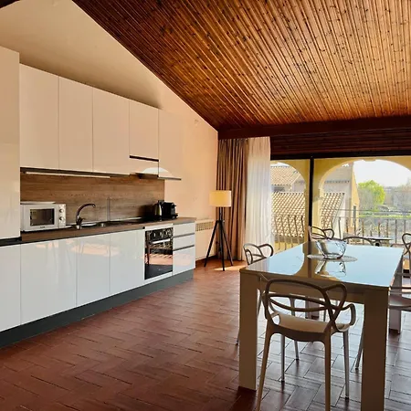 Corte Violeti La Resela Apartament
